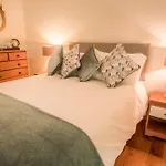 Bed & Breakfast Nevins Newfield Ltd *