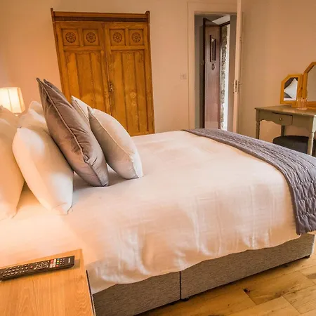Nevins Newfield Ltd Bed & Breakfast